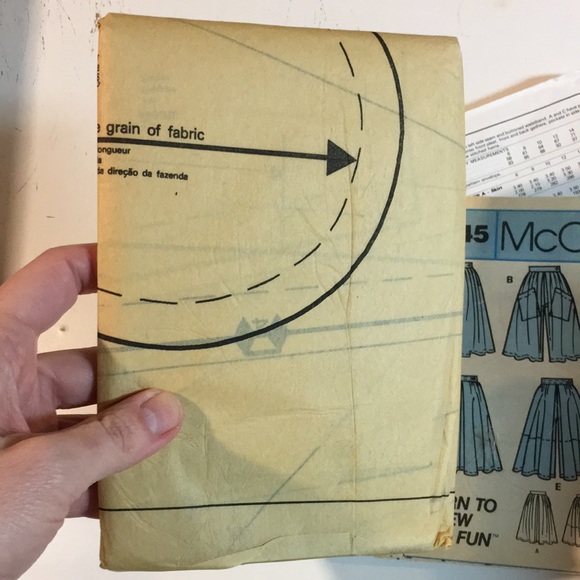 Vintage 1980s Brooke Shields pattern for size 16 culottes or skirt - Picture 6 of 7